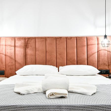 Aeolos Luxury Suites Athena Bagian luar foto